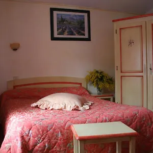 https://la-bergerie-ginasservis.fr-provencehotel.com